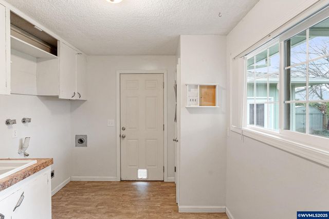 579 E Robidoux St, Stayton, OR 97383