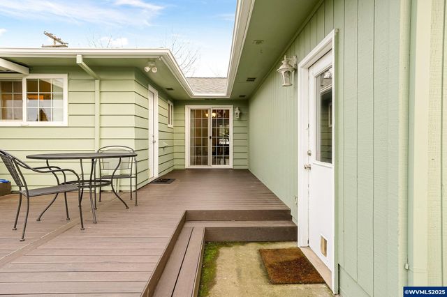 579 E Robidoux St, Stayton, OR 97383