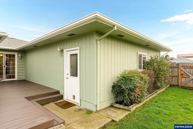 579 E Robidoux St, Stayton, OR 97383