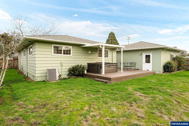 579 E Robidoux St, Stayton, OR 97383