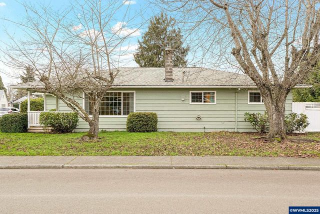 579 E Robidoux St, Stayton, OR 97383
