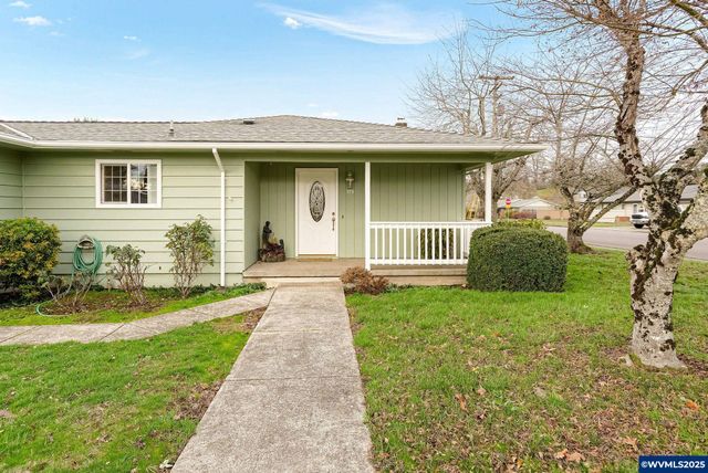 579 E Robidoux St, Stayton, OR 97383