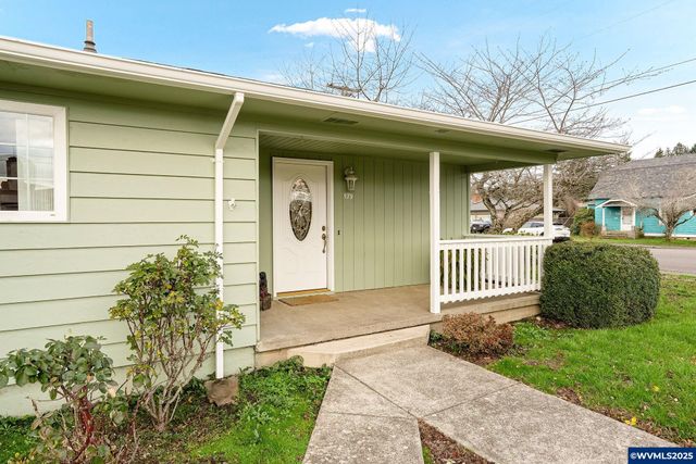 579 E Robidoux St, Stayton, OR 97383