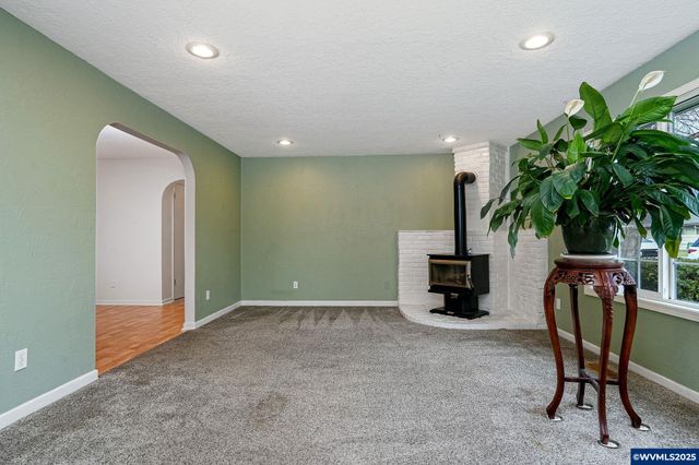 579 E Robidoux St, Stayton, OR 97383