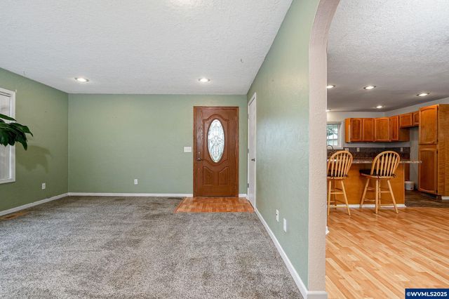 579 E Robidoux St, Stayton, OR 97383