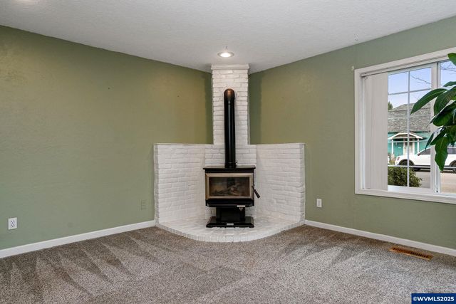 579 E Robidoux St, Stayton, OR 97383