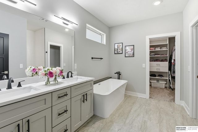 10624 S 189th Street, Omaha, NE 68136