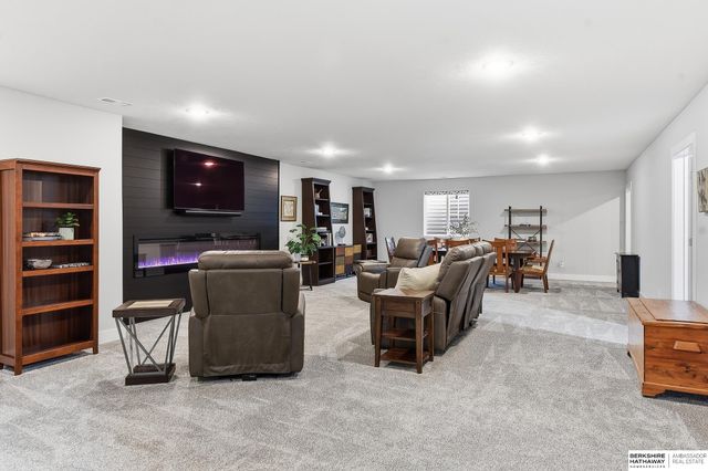 10624 S 189th Street, Omaha, NE 68136
