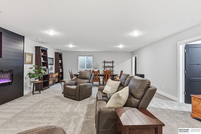10624 S 189th Street, Omaha, NE 68136