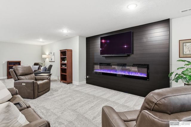 10624 S 189th Street, Omaha, NE 68136