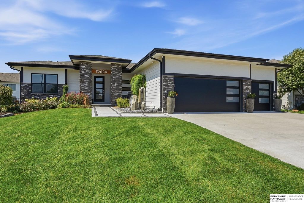 10624 S 189th Street, Omaha, NE 68136