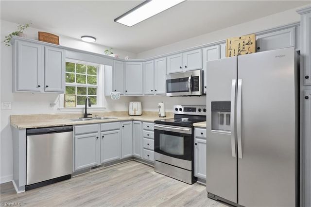 715 Dillon Street, Thomasville, NC 27360