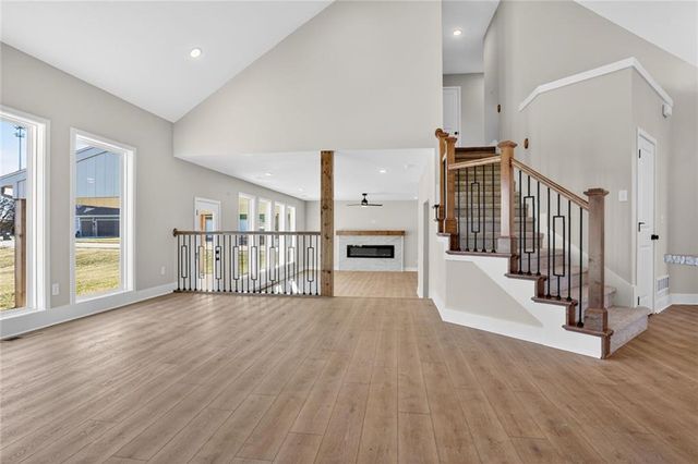 7045 NW Yulich Court, Parkville, MO 64152