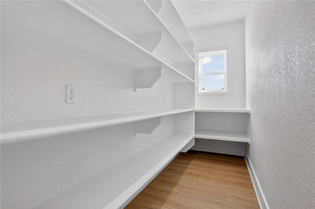 7045 NW Yulich Court, Parkville, MO 64152