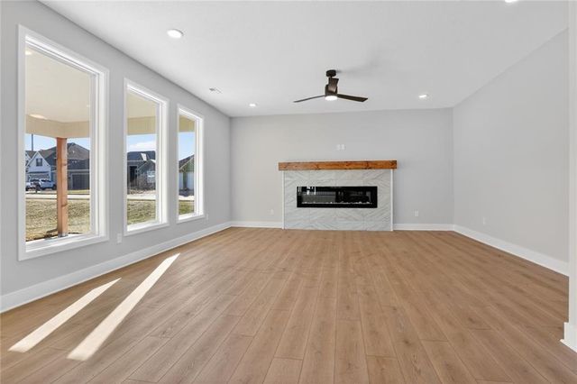 7045 NW Yulich Court, Parkville, MO 64152