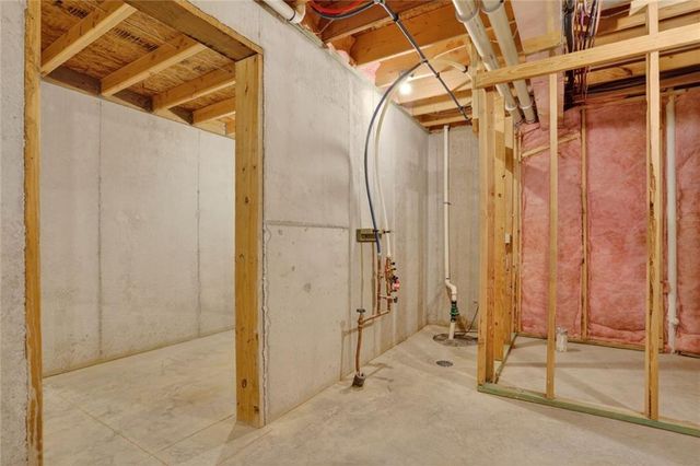 7045 NW Yulich Court, Parkville, MO 64152