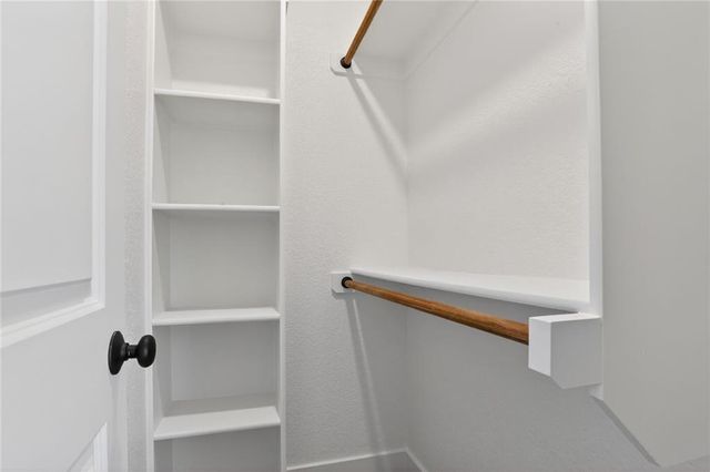 7045 NW Yulich Court, Parkville, MO 64152