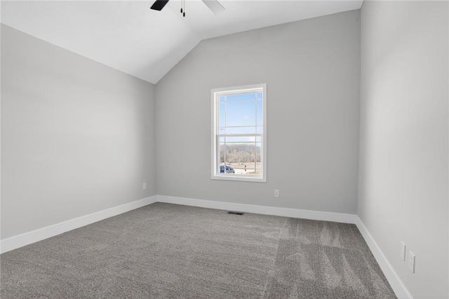 7045 NW Yulich Court, Parkville, MO 64152