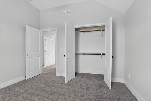 7045 NW Yulich Court, Parkville, MO 64152