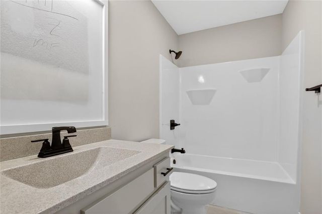 7045 NW Yulich Court, Parkville, MO 64152