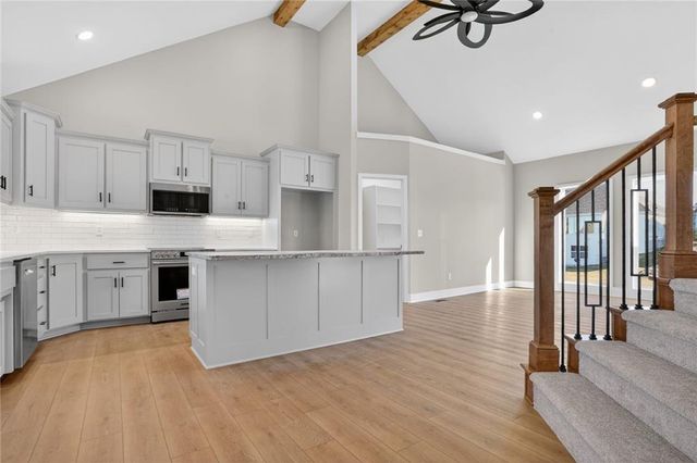 7045 NW Yulich Court, Parkville, MO 64152