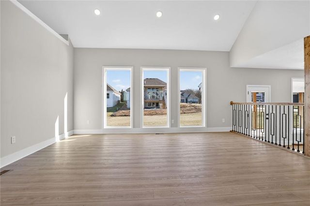 7045 NW Yulich Court, Parkville, MO 64152