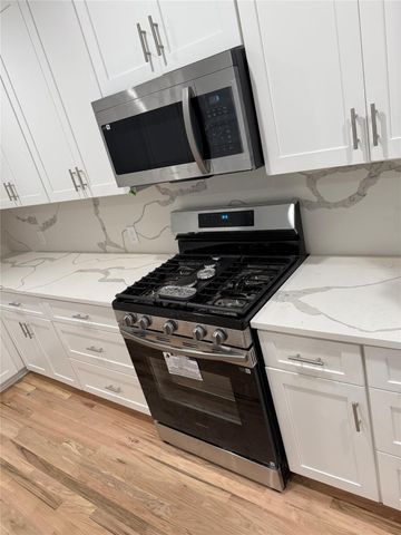 1327 5th Avenue N, Texas City, TX 77590