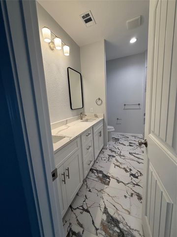 1327 5th Avenue N, Texas City, TX 77590