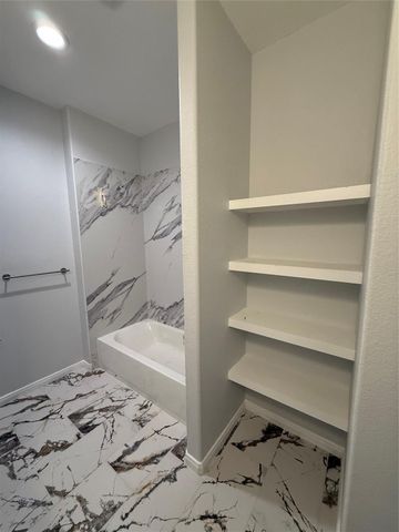 1327 5th Avenue N, Texas City, TX 77590