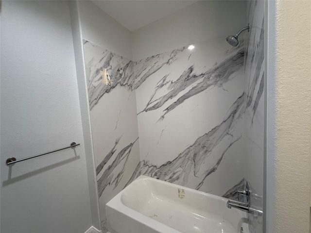 1327 5th Avenue N, Texas City, TX 77590