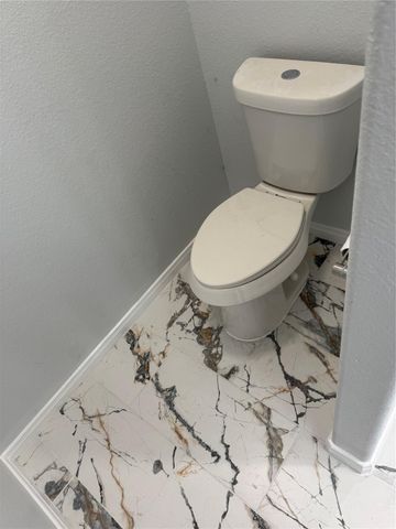 1327 5th Avenue N, Texas City, TX 77590