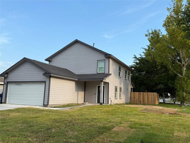 1327 5th Avenue N, Texas City, TX 77590