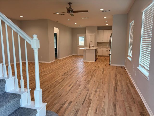 1327 5th Avenue N, Texas City, TX 77590