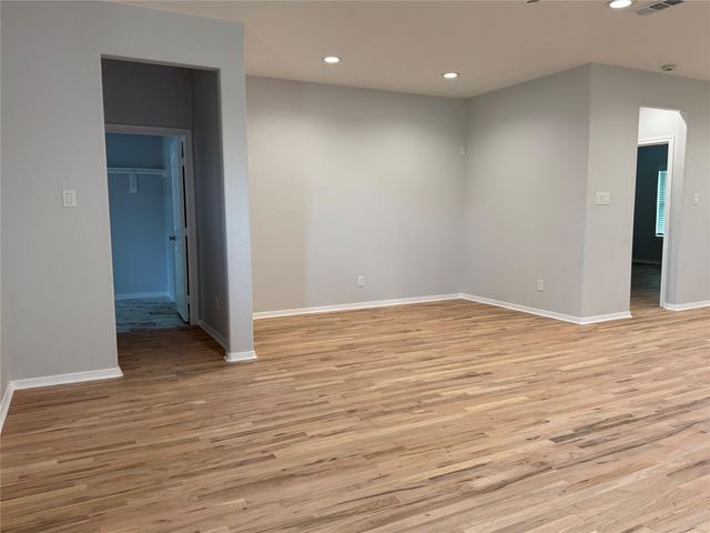 1327 5th Avenue N, Texas City, TX 77590