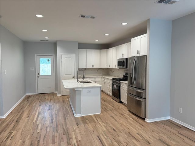 1327 5th Avenue N, Texas City, TX 77590