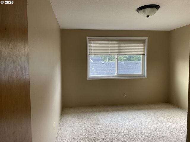 245 S 18TH St, Reedsport, OR 97467