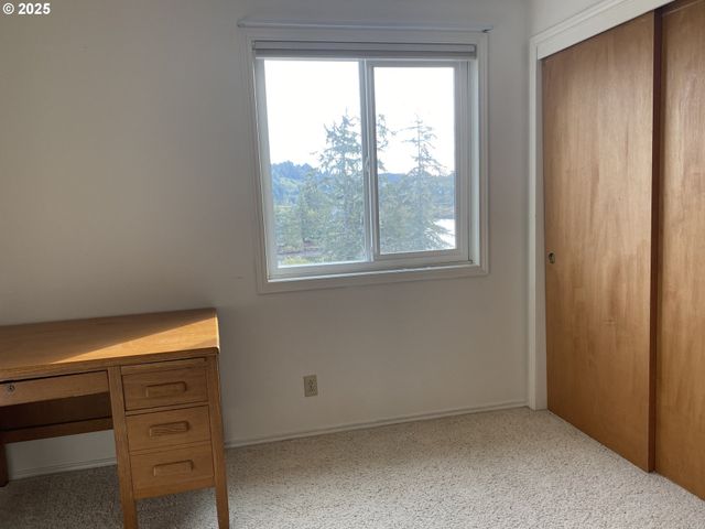 245 S 18TH St, Reedsport, OR 97467