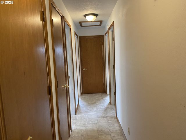 245 S 18TH St, Reedsport, OR 97467