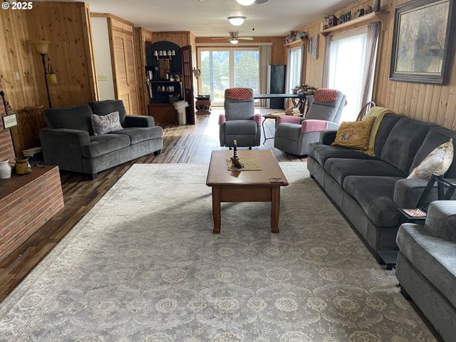 245 S 18TH St, Reedsport, OR 97467