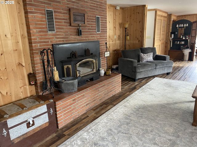 245 S 18TH St, Reedsport, OR 97467