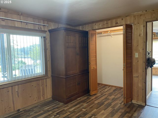 245 S 18TH St, Reedsport, OR 97467