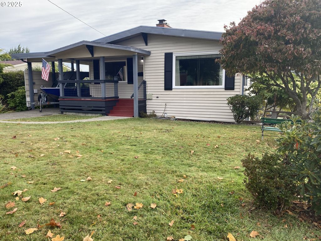 245 S 18TH St, Reedsport, OR 97467