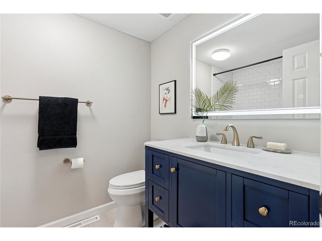 8047 E Phillips Cir, Centennial, CO 80112