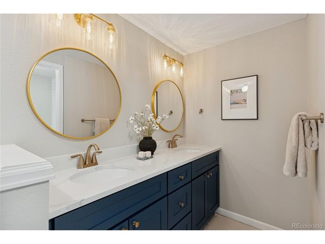 8047 E Phillips Cir, Centennial, CO 80112