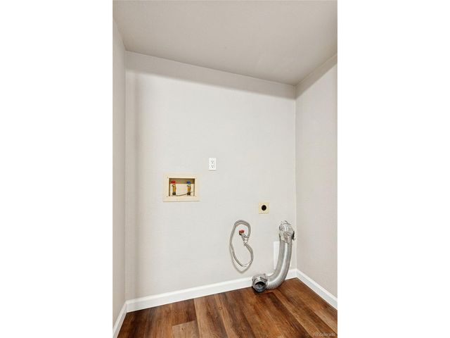 8047 E Phillips Cir, Centennial, CO 80112