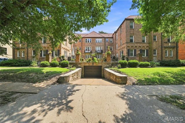 7530 Cromwell Drive 1N, Clayton, MO 63105