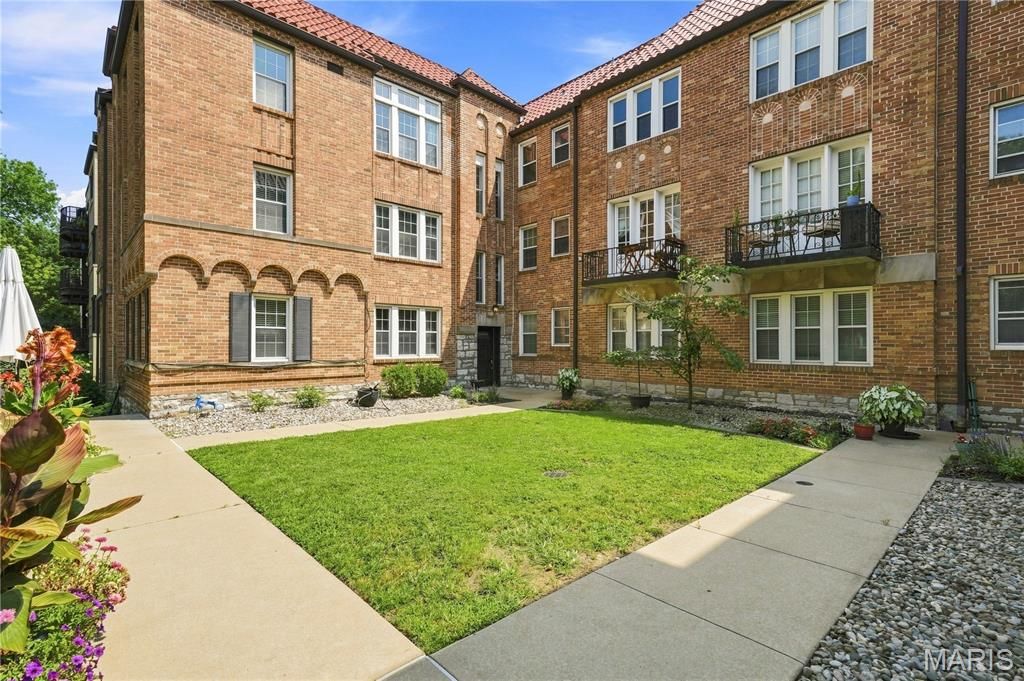 7530 Cromwell Drive 1N, Clayton, MO 63105