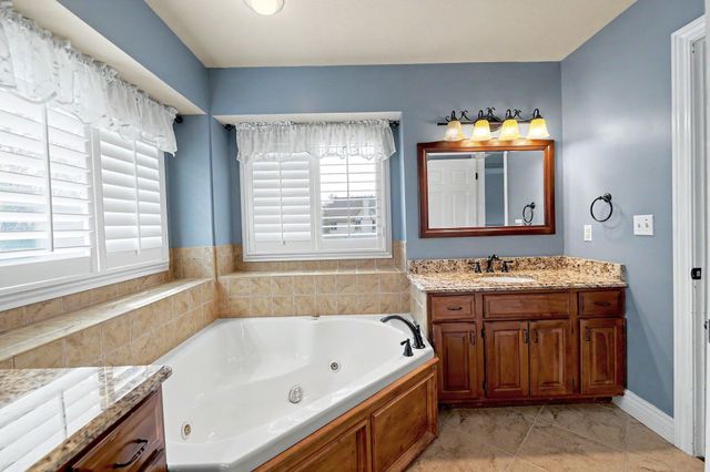 11857 W ALDERNY CT, Wichita, KS 67212