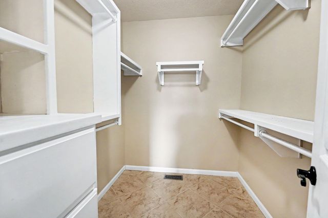 11857 W ALDERNY CT, Wichita, KS 67212