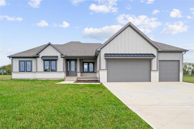 13511 Woodland Ranch Drive, Lee's Summit, MO 64086